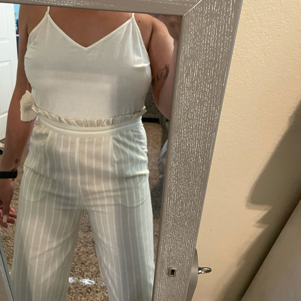 NWT Jumpsuit with Pockets!!
